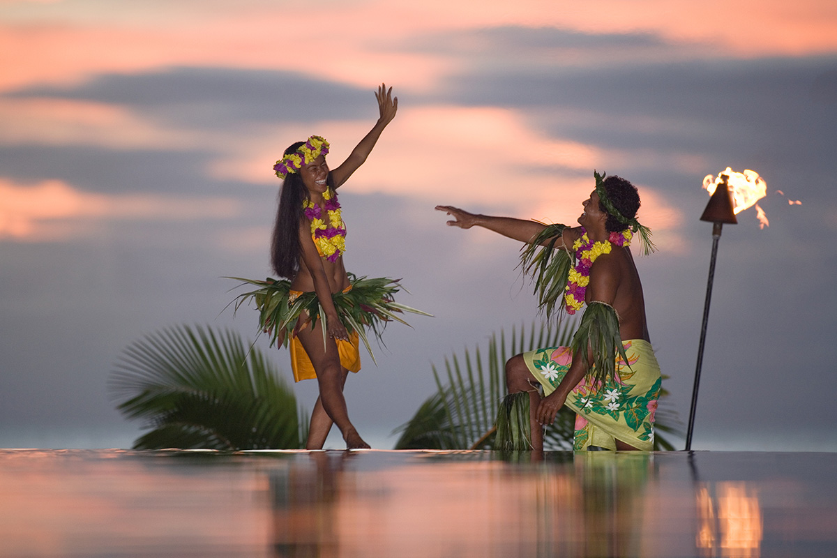 Danseurs Tahitiens, paréo fleurs de tiaré