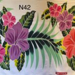 Pareo peint à la main fleurs de Tahiti fond blanc N°42