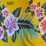 Pareo peint à la main fleurs de Tahiti fond jaune N°37